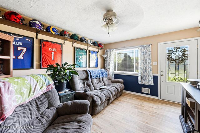 5404 Rayburn Rd, Louisville, KY 40272