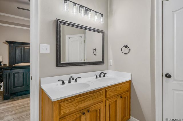 8114 Versailles Dr, Denham Springs, LA 70706