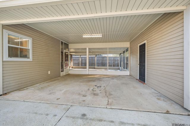 8114 Versailles Dr, Denham Springs, LA 70706