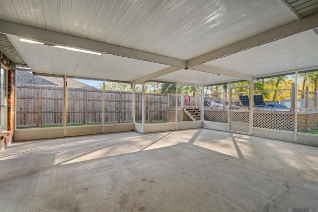 8114 Versailles Dr, Denham Springs, LA 70706