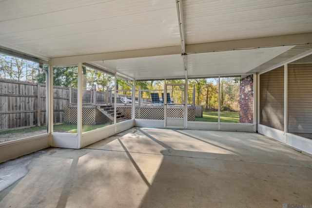 8114 Versailles Dr, Denham Springs, LA 70706