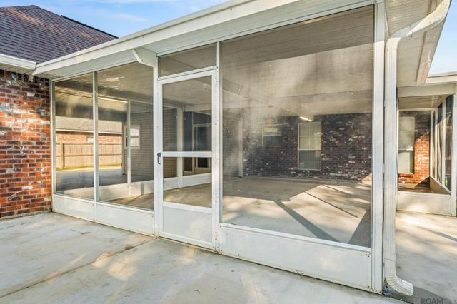 8114 Versailles Dr, Denham Springs, LA 70706