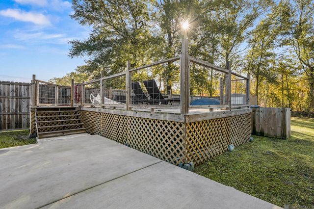 8114 Versailles Dr, Denham Springs, LA 70706