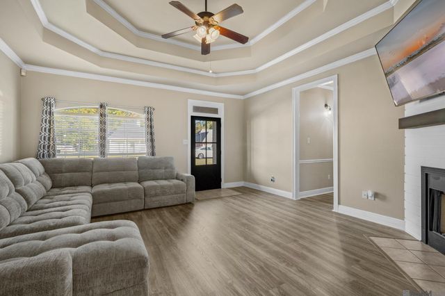 8114 Versailles Dr, Denham Springs, LA 70706