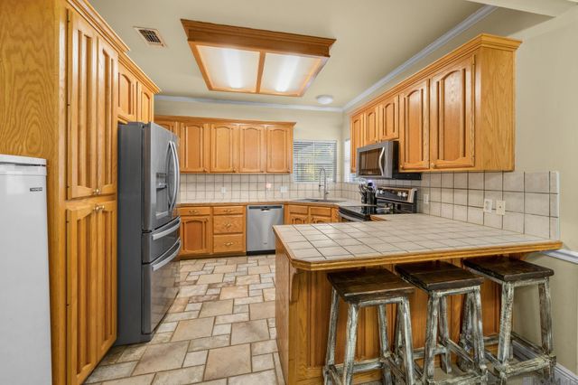 8114 Versailles Dr, Denham Springs, LA 70706