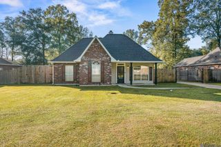 8114 Versailles Dr, Denham Springs, LA 70706