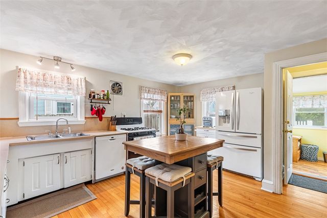 37 Grand Avenue, Pawtucket, RI 02861