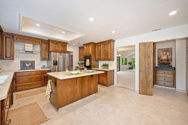 4821 Saint Thomas Dr, Fair Oaks, CA 95628