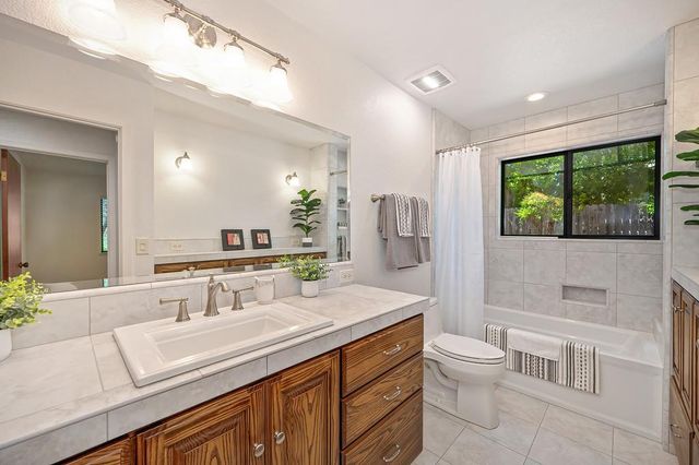 4821 Saint Thomas Dr, Fair Oaks, CA 95628