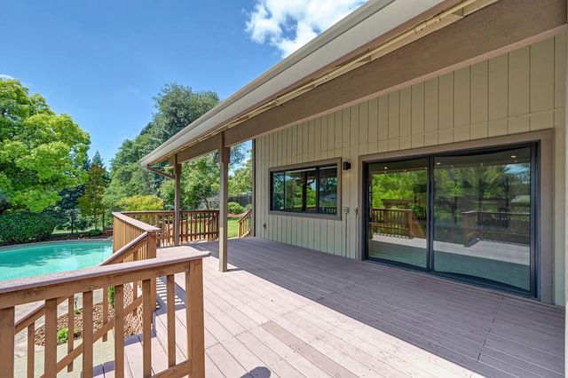 4821 Saint Thomas Dr, Fair Oaks, CA 95628