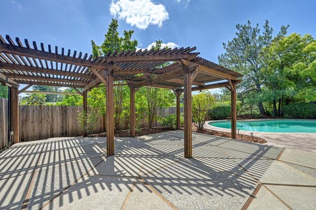 4821 Saint Thomas Dr, Fair Oaks, CA 95628