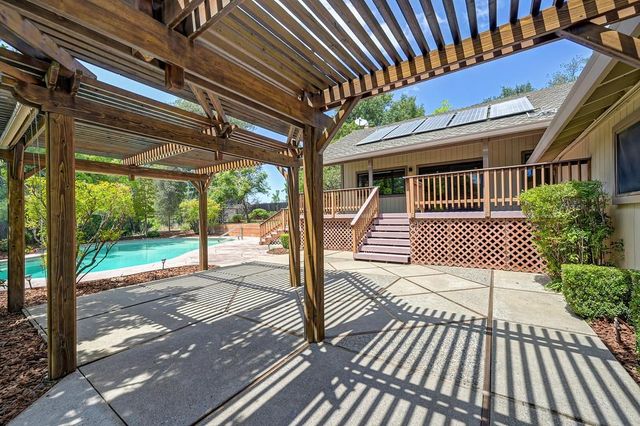 4821 Saint Thomas Dr, Fair Oaks, CA 95628