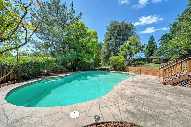4821 Saint Thomas Dr, Fair Oaks, CA 95628