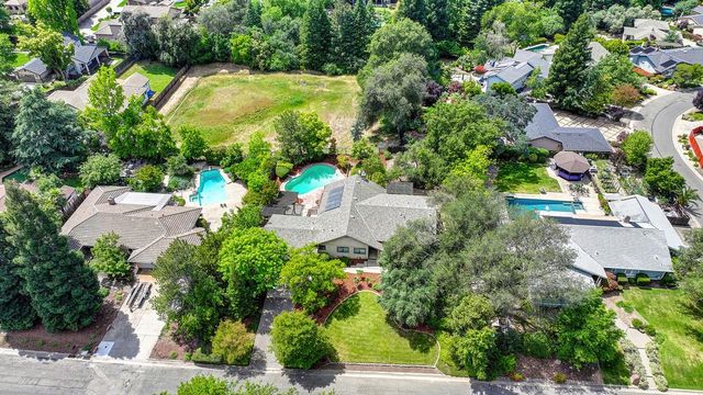 4821 Saint Thomas Dr, Fair Oaks, CA 95628