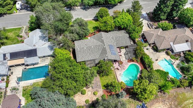4821 Saint Thomas Dr, Fair Oaks, CA 95628