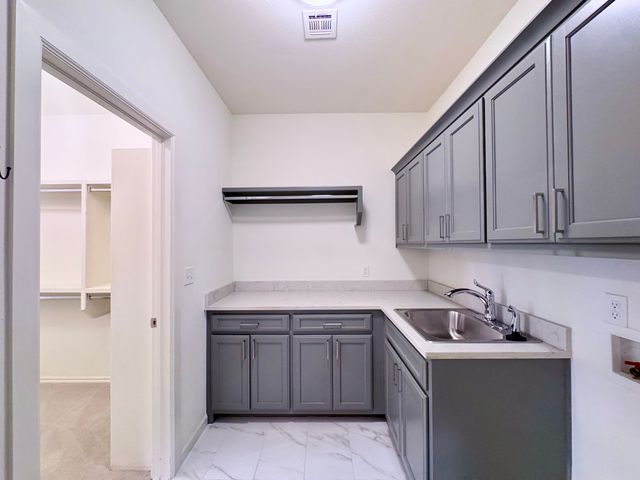 6601 S Indianwood Avenue, Broken Arrow, OK 74011