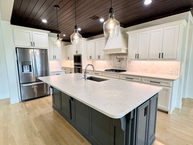 6601 S Indianwood Avenue, Broken Arrow, OK 74011