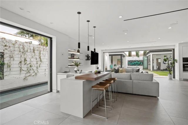 538 Alta Vista, Los Angeles, CA 90036