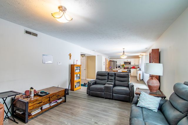 7138 Eagle Trace Way, Indianapolis, IN 46237