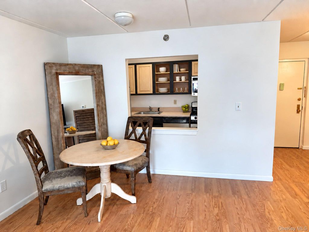 1035 E Boston Post Road 2-10, Mamaroneck, NY 10543 — photo 5