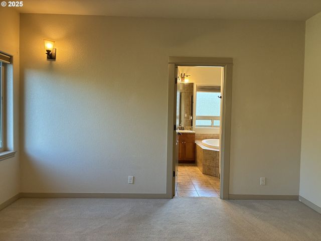 286 WINCHESTER CREEK Ave, Winchester, OR 97495