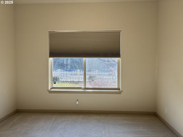 286 WINCHESTER CREEK Ave, Winchester, OR 97495