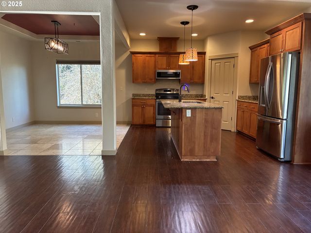 286 WINCHESTER CREEK Ave, Winchester, OR 97495