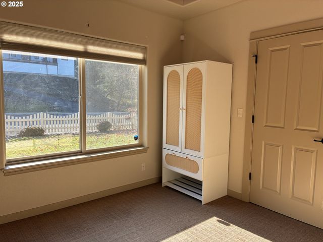 286 WINCHESTER CREEK Ave, Winchester, OR 97495