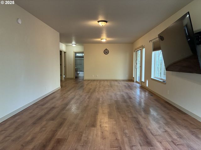 286 WINCHESTER CREEK Ave, Winchester, OR 97495