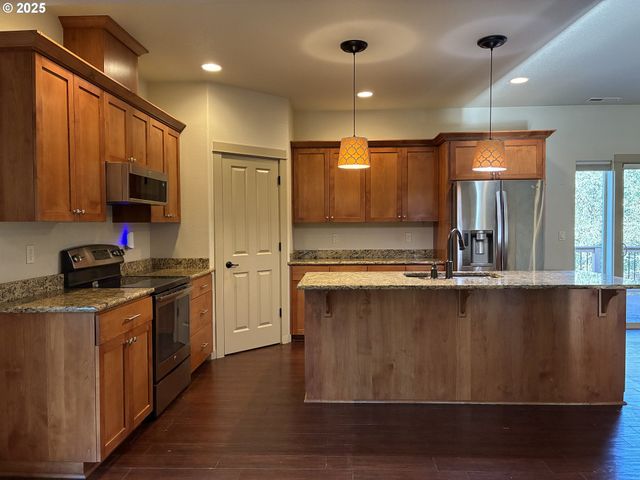 286 WINCHESTER CREEK Ave, Winchester, OR 97495