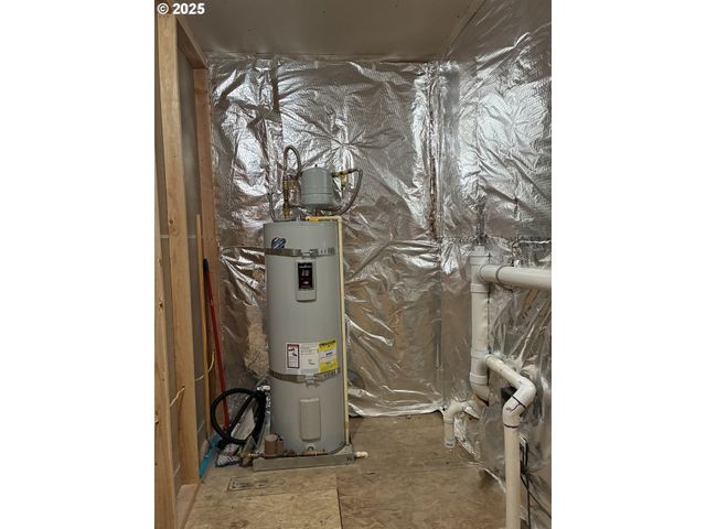 286 WINCHESTER CREEK Ave, Winchester, OR 97495