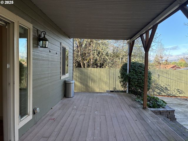 286 WINCHESTER CREEK Ave, Winchester, OR 97495