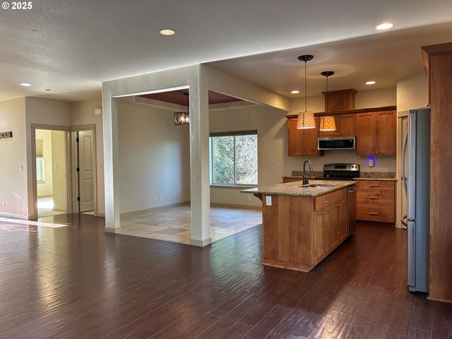 286 WINCHESTER CREEK Ave, Winchester, OR 97495