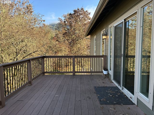 286 WINCHESTER CREEK Ave, Winchester, OR 97495