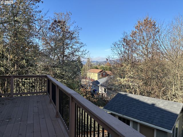 286 WINCHESTER CREEK Ave, Winchester, OR 97495