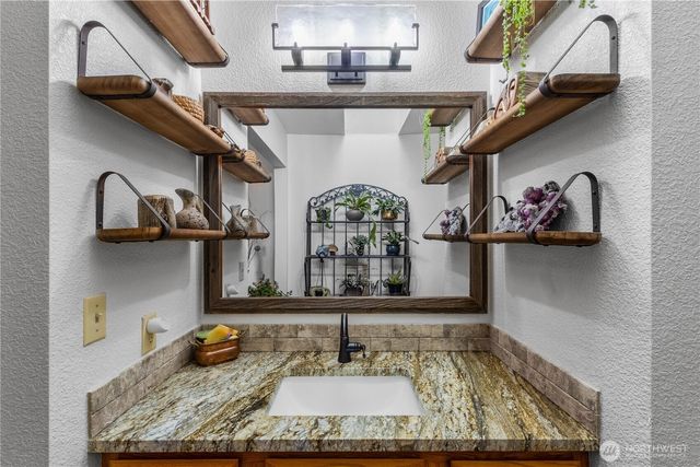 6112 Thornbury Court SE, Lacey, WA 98513