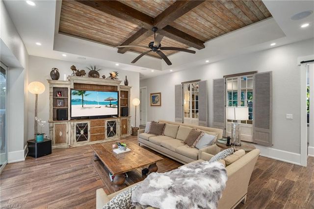 1805 Heritage TRL, Naples, FL 34112