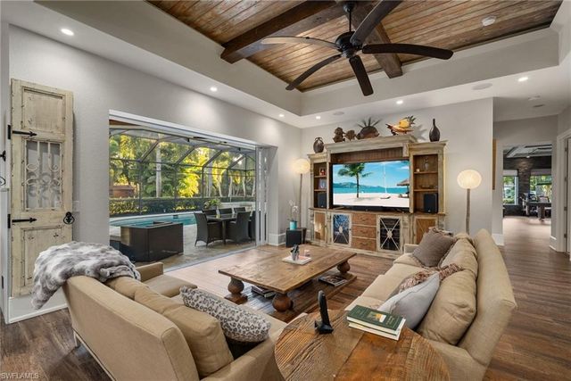 1805 Heritage TRL, Naples, FL 34112