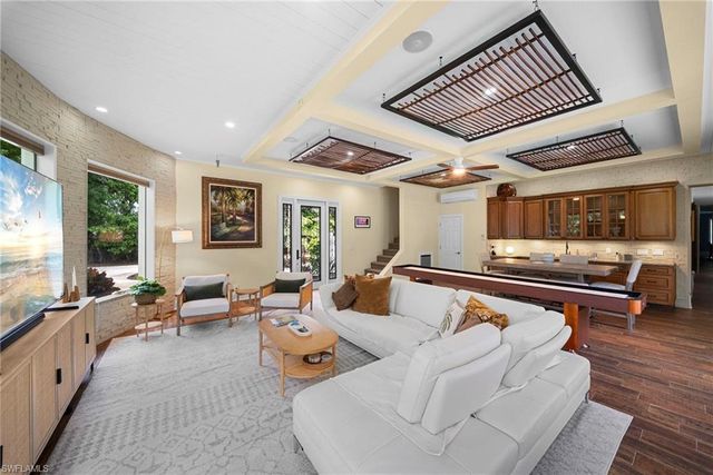 1805 Heritage TRL, Naples, FL 34112