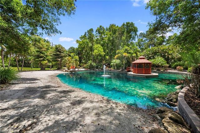 1805 Heritage TRL, Naples, FL 34112