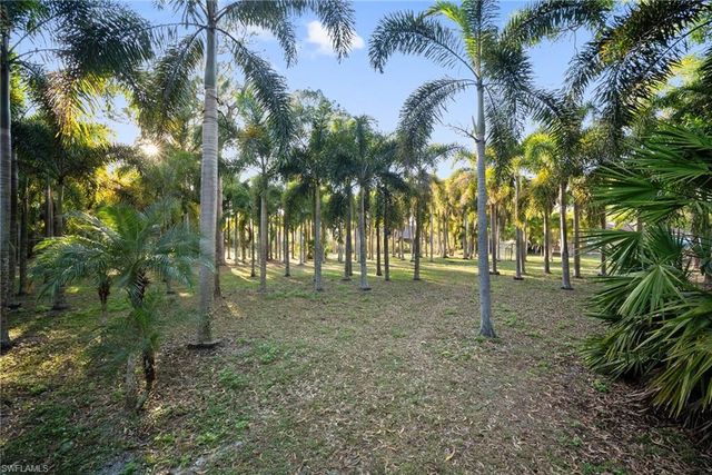 1805 Heritage TRL, Naples, FL 34112