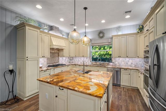 1805 Heritage TRL, Naples, FL 34112
