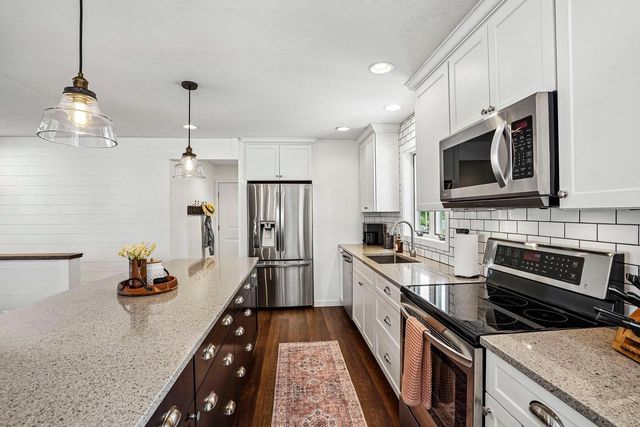 1102 S Holiday Drive, Waunakee, WI 53597