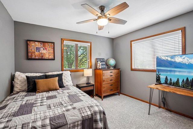 1102 S Holiday Drive, Waunakee, WI 53597
