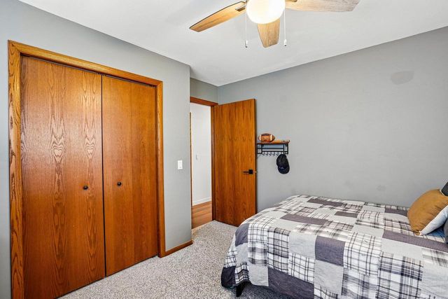 1102 S Holiday Drive, Waunakee, WI 53597