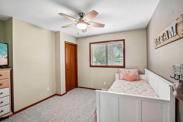 1102 S Holiday Drive, Waunakee, WI 53597