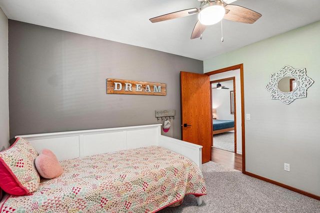 1102 S Holiday Drive, Waunakee, WI 53597