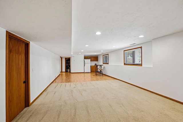 1102 S Holiday Drive, Waunakee, WI 53597