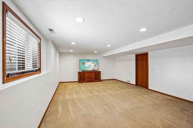 1102 S Holiday Drive, Waunakee, WI 53597