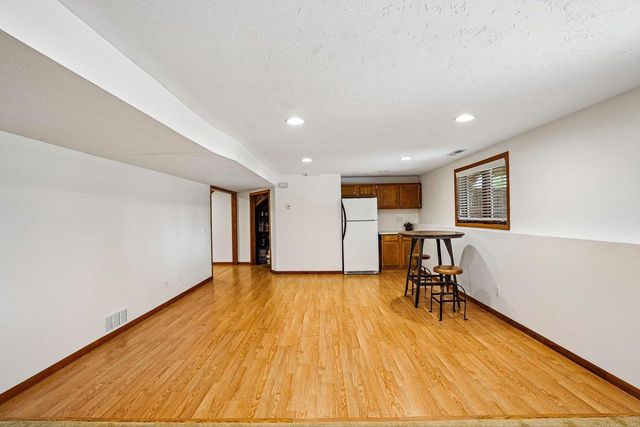 1102 S Holiday Drive, Waunakee, WI 53597